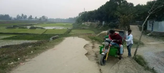 রায়পুরায় সেতু না থাকায় মানুষের দুর্ভোগ চরমে রায়পুরায় সেতু না থাকায় মানুষের দুর্ভোগ চরমে