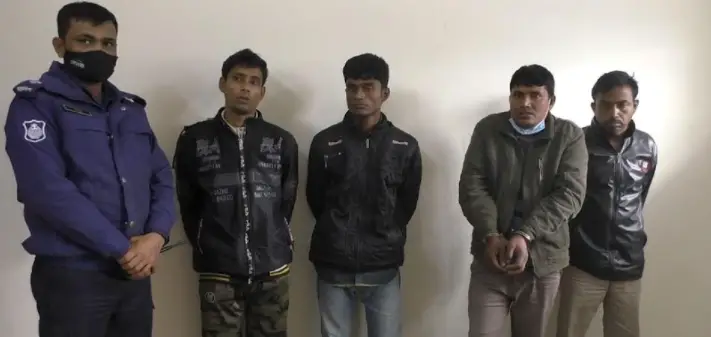 ঈশ্বরদীতে ৪ ডাকাত আটক, ডাকাতির কাজে ব্যবহৃত সংঞ্জামাদি উদ্ধার ঈশ্বরদীতে ৪ ডাকাত আটক, ডাকাতির কাজে ব্যবহৃত সংঞ্জামাদি উদ্ধার