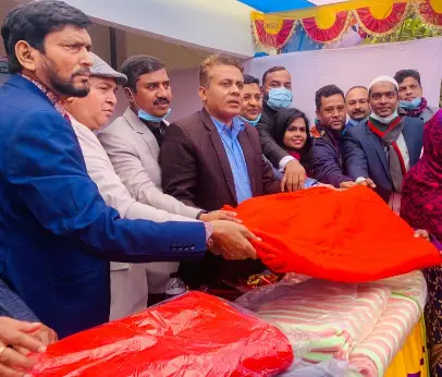 মানিকগঞ্জে যুবলীগের শীতবস্ত্র বিতরণ মানিকগঞ্জে যুবলীগের শীতবস্ত্র বিতরণ