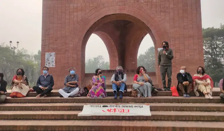 শাবিপ্রবির আন্দোলনে জাবি শিক্ষকদের একাত্মতা শাবিপ্রবির আন্দোলনে জাবি শিক্ষকদের একাত্মতা