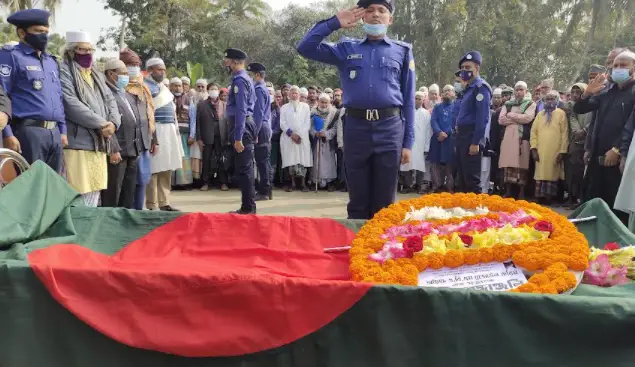 নাজিরপুরে বীর মুক্তিযোদ্ধাকে রাষ্ট্রীয় মর্যদায় দাফন