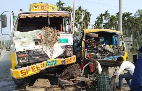 টাঙ্গাইলে পৃথক সড়ক দুর্ঘটনায় ৩ জন নিহত, আহত ২