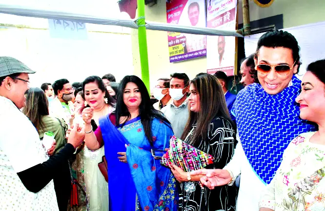 উৎসবমুখর পরিবেশে শেষ হলো চলচ্চিত্র শিল্পী সমিতির নির্বাচন উৎসবমুখর পরিবেশে শেষ হলো চলচ্চিত্র শিল্পী সমিতির নির্বাচন