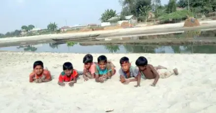 সুন্দরগঞ্জের তিস্তার নাব্যতা সংকটে ৩০ রুটে নৌ-চলাচল বন্ধ