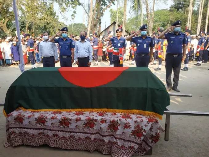 নেত্রকোনার গ্রামের বাড়িতে সাবেক রাষ্ট্রপতি সাহাবুদ্দীনের প্রথম জানাজা অনুষ্ঠিত নেত্রকোনার গ্রামের বাড়িতে সাবেক রাষ্ট্রপতি সাহাবুদ্দীনের প্রথম জানাজা অনুষ্ঠিত