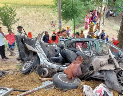 কাশিয়ানিতে বাস-প্রাইভেটকার-মোটরসাইকেল সংঘর্ষে নিহত ৮