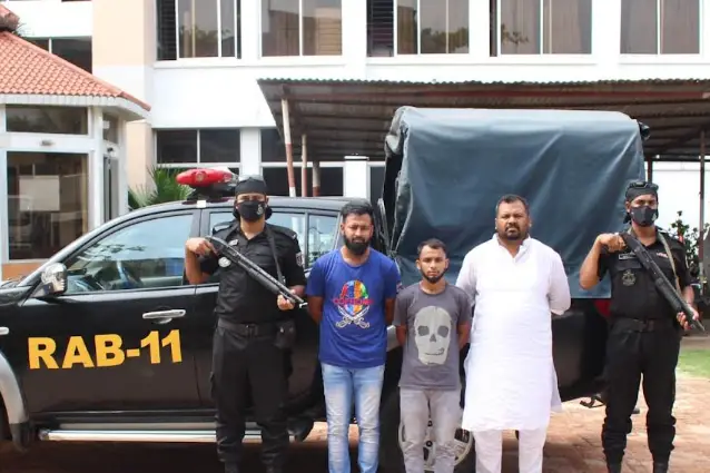 বন্দরে বিদেশী পিস্তলসহ তিন সন্ত্রাসী গ্রেফতার বন্দরে বিদেশী পিস্তলসহ তিন সন্ত্রাসী গ্রেফতার
