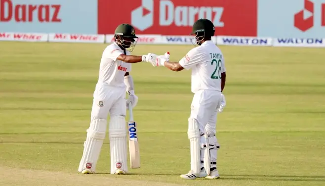 তামিমের হাফসেঞ্চুরিতে এগোচ্ছে বাংলাদেশ তামিমের হাফসেঞ্চুরিতে এগোচ্ছে বাংলাদেশ