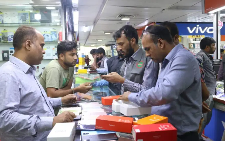 মিরপুর-২ এলাকা থেকে বিপুল পরিমাণ অনুমোদনবিহীন মোবাইল হ্যান্ডসেট জব্দ, আটক ৬ মিরপুর-২ এলাকা থেকে বিপুল পরিমাণ অনুমোদনবিহীন মোবাইল হ্যান্ডসেট জব্দ, আটক ৬