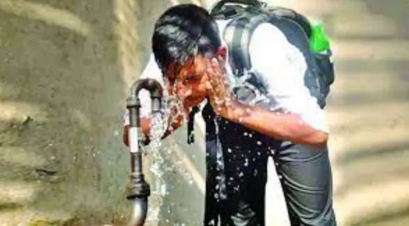 বাতাসে জলীয়বাষ্প বেশি থাকায় ভ্যাপসা গরম বাতাসে জলীয়বাষ্প বেশি থাকায় ভ্যাপসা গরম