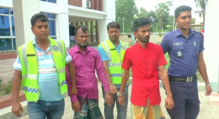 ভোলার মেঘনার দুই জলদস্যু গ্রেফতার ভোলার মেঘনার দুই জলদস্যু গ্রেফতার