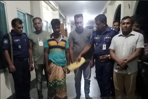 মুজিবনগরে ১০টি ম্যাকাওসহ ২২ লাখ টাকার বিদেশী পাখি উদ্ধার, আটক ২ মুজিবনগরে ১০টি ম্যাকাওসহ ২২ লাখ টাকার বিদেশী পাখি উদ্ধার, আটক ২