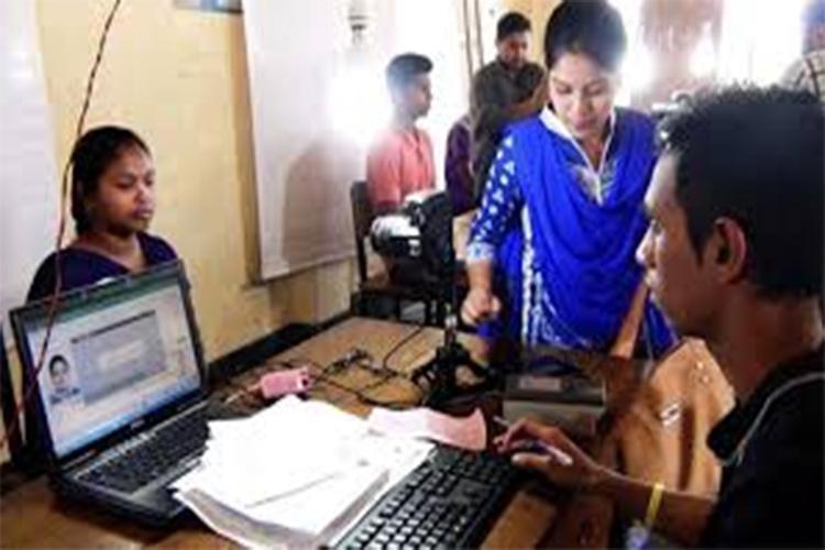 সারাদেশে চলছে ভোটার তালিকার হালনাগাদ সারাদেশে চলছে ভোটার তালিকার হালনাগাদ