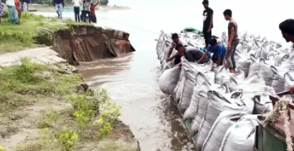জামালপুরে উজানের ঢলে বাঁধে ধস জামালপুরে উজানের ঢলে বাঁধে ধস