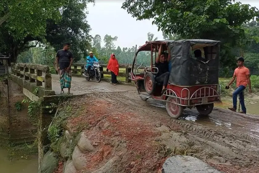 চিলমারীতে ৩২ বছর আগে নির্মিত ব্রীজ এখন মরণ ফাঁদ চিলমারীতে ৩২ বছর আগে নির্মিত ব্রীজ এখন মরণ ফাঁদ