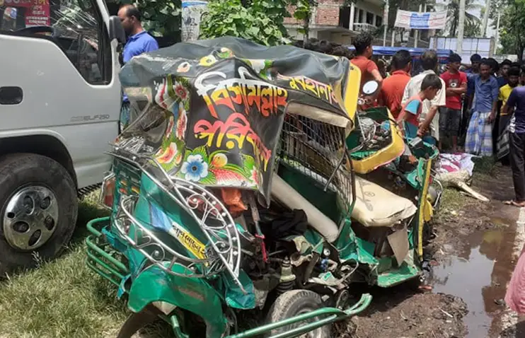 চাঁদপুরে ট্রাক-অটোরিকশা মুখোমুখি সংঘর্ষে প্রাথমিক শিক্ষক নিয়োগের দুই পরীক্ষার্থী নিহত