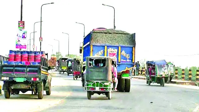 ঝুঁকির মুখে মহানন্দা সেতু নেই ওজন পরিমাপক