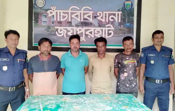 পাঁচবিবিতে ডিবি পুলিশের পরিচয়ে ছিনতাইকালে গ্রেফতার ৪ পাঁচবিবিতে ডিবি পুলিশের পরিচয়ে ছিনতাইকালে গ্রেফতার ৪