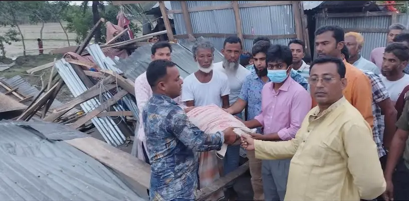 হাতিয়ায় ত্রান পেল ঝড়ে ক্ষতিগ্রস্তরা হাতিয়ায় ত্রান পেল ঝড়ে ক্ষতিগ্রস্তরা