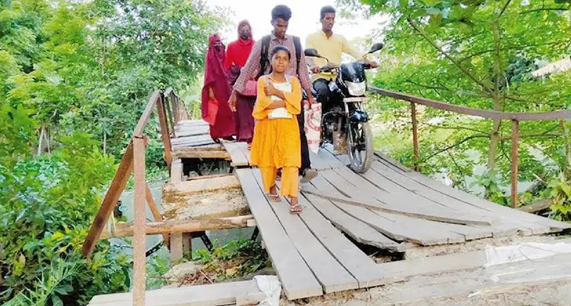 বাকেরগঞ্জের কবাই হানুয়া ব্রিজ এখন মরণফাঁদ