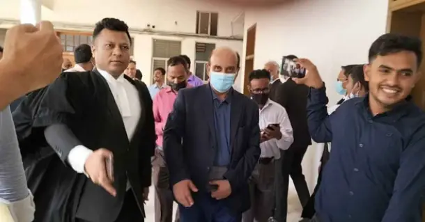 হাইকোর্টে নর্থ সাউথের ট্রাস্টি বেনজীরের অগোচরে আদালত চত্তর ছাড়ার চেস্টা হাইকোর্টে নর্থ সাউথের ট্রাস্টি বেনজীরের অগোচরে আদালত চত্তর ছাড়ার চেস্টা