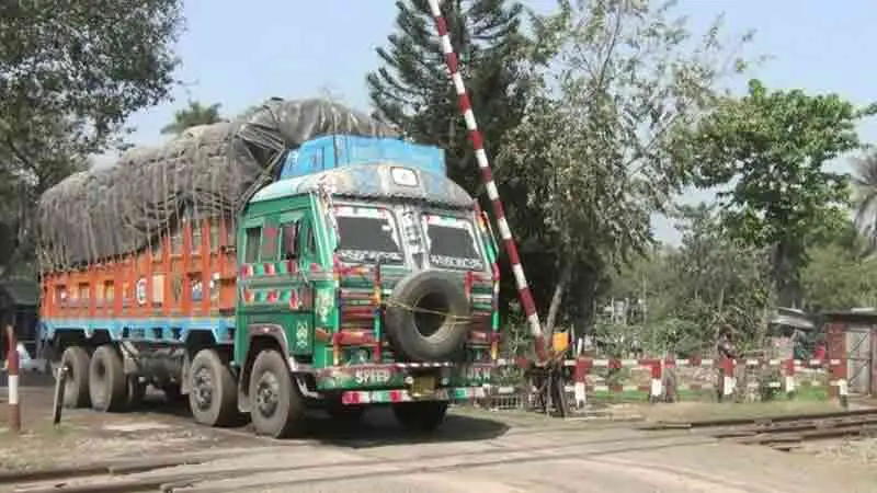হিলি বন্দর দিয়ে আমদানি করা হলো ৫৮৭ টন সরিষা হিলি বন্দর দিয়ে আমদানি করা হলো ৫৮৭ টন সরিষা