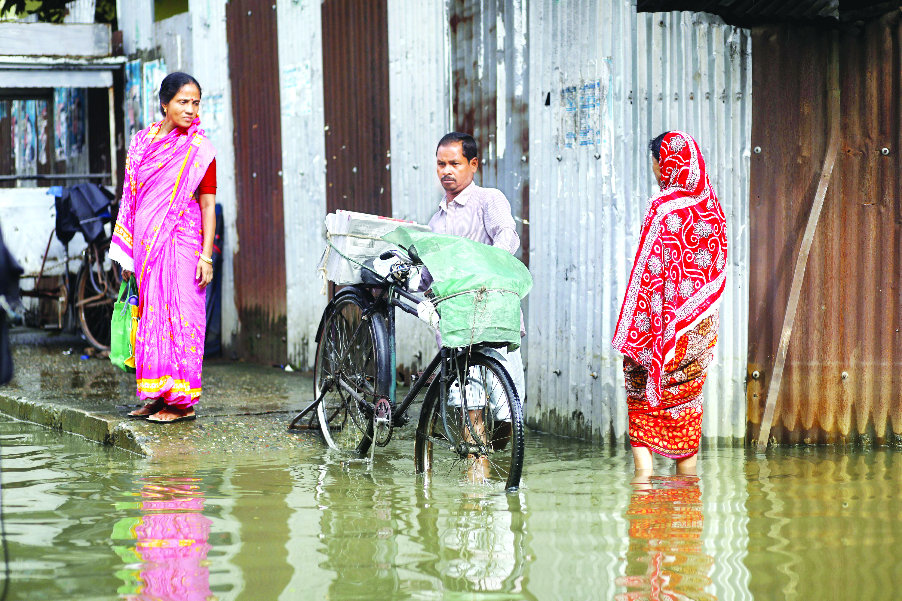 সিলেট নগরীর পানি নামছে ॥ সুনামগঞ্জ হাওড়বাসীর দুর্ভোগ