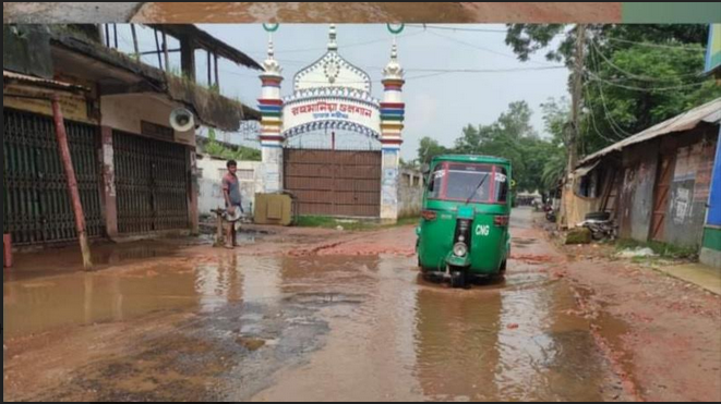 ফটিকছড়ি মাইজভান্ডার-বিনাজুরী সড়কের ত্রাহি অবস্থা