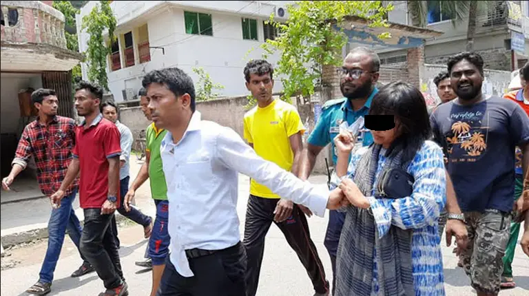 রাজশাহীর হোটেল থেকে প্রেমিকসহ স্ত্রীকে ধরে পুলিশে দিলেন স্বামী রাজশাহীর হোটেল থেকে প্রেমিকসহ স্ত্রীকে ধরে পুলিশে দিলেন স্বামী