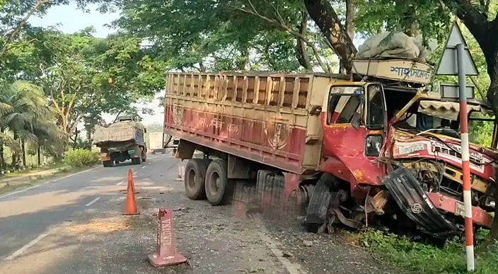 সিরাজগঞ্জে ট্রাক-লেগুনার সংঘর্ষে ৫ কৃষি শ্রমিক নিহত