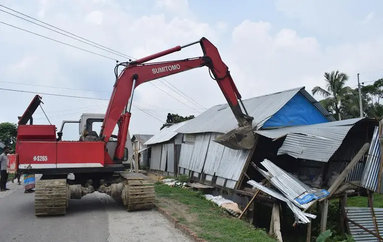 মেঘনা ধনাগোদা সেচ প্রকল্পের বাঁধের অবৈধ স্থাপনা উচ্ছেদ