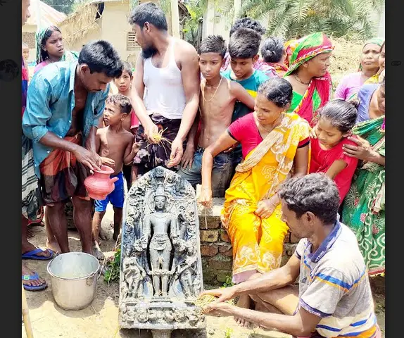 নাটোরে ৫০ কেজি ওজনের বিষ্ণু মূর্তি উদ্ধার