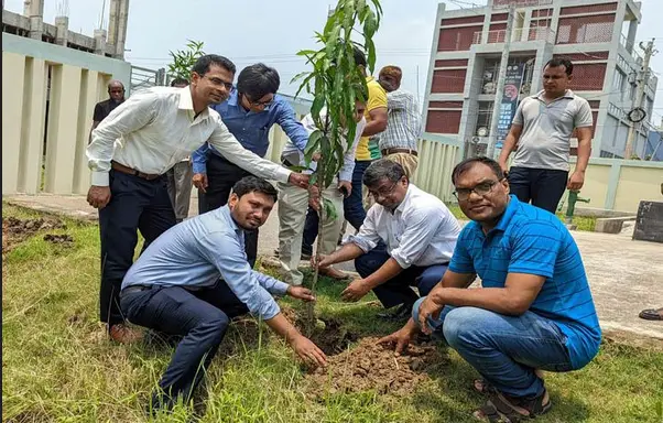 রাণীনগরে ভূমি অফিসের নির্মাণ কাজ পরিদর্শনে অতিরিক্ত সচিব