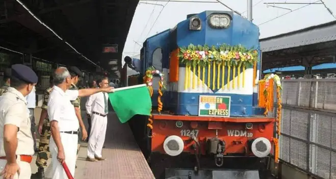 কলকাতা থেকে খুলনার পথে বন্ধন এক্সপ্রেস