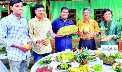 এনায়েতপুরে আইসিএল স্কুলে মৌসুমি ফল উৎসব