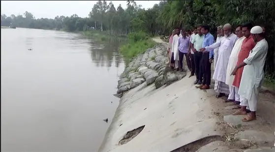 রাণীনগরের মালঞ্চি-নান্দাইবাড়ি বেড়িবাঁধের চার কিমি অত্যন্ত ঝুঁকিপূর্ণ