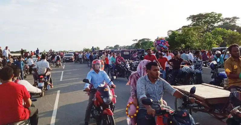 পদ্মা সেতু পার হয়ে উচ্ছ্বসিত সবাই পদ্মা সেতু পার হয়ে উচ্ছ্বসিত সবাই