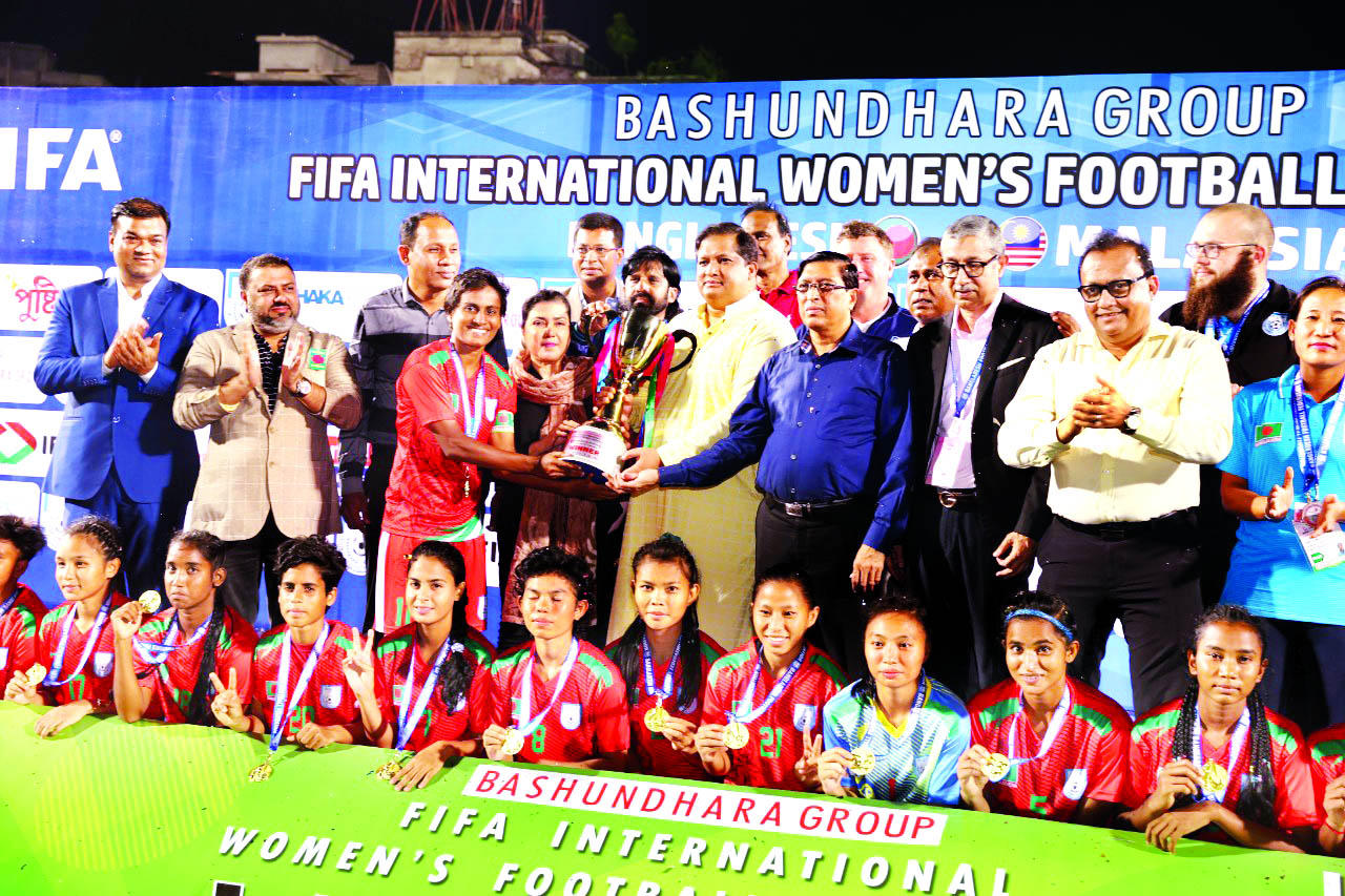 ফিফা নারী আন্তর্জাতিক ফুটবল সিরিজ জিতল বাংলাদেশ ফিফা নারী আন্তর্জাতিক ফুটবল সিরিজ জিতল বাংলাদেশ