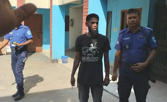 আটক যুবক । ছবি সংগৃহীত