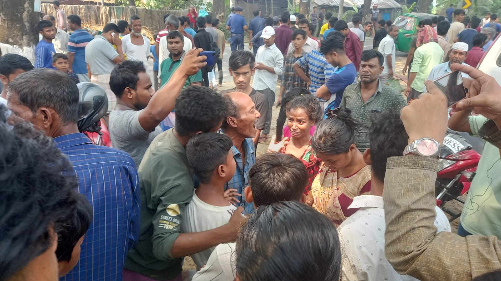 স্বজনদের আহাজারি