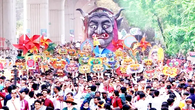 এবারের বর্ষবরণে মঙ্গল শোভাযাত্রার নাম বদলে যায়, যোগ হয় ‘স্বৈরাচারের প্রতিকৃতি’