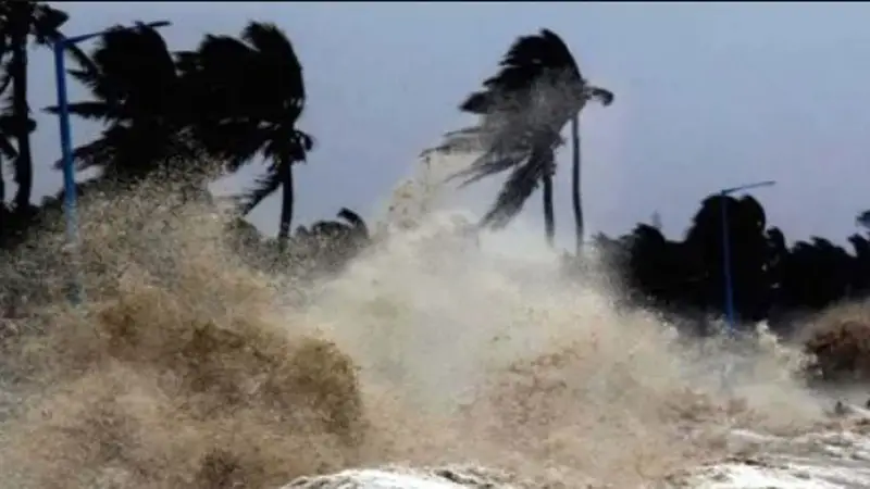 ভোলায় ঘূর্ণিঝড় সিত্রায়ের আঘাতে ৪ জনের মৃত্যু ভোলায় ঘূর্ণিঝড় সিত্রায়ের আঘাতে ৪ জনের মৃত্যু