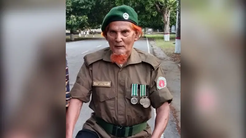 মুজিবনগর সরকারের গার্ড অব অনার প্রদানকারী হামিদুল হক মারা গেছেন মুজিবনগর সরকারের গার্ড অব অনার প্রদানকারী হামিদুল হক মারা গেছেন