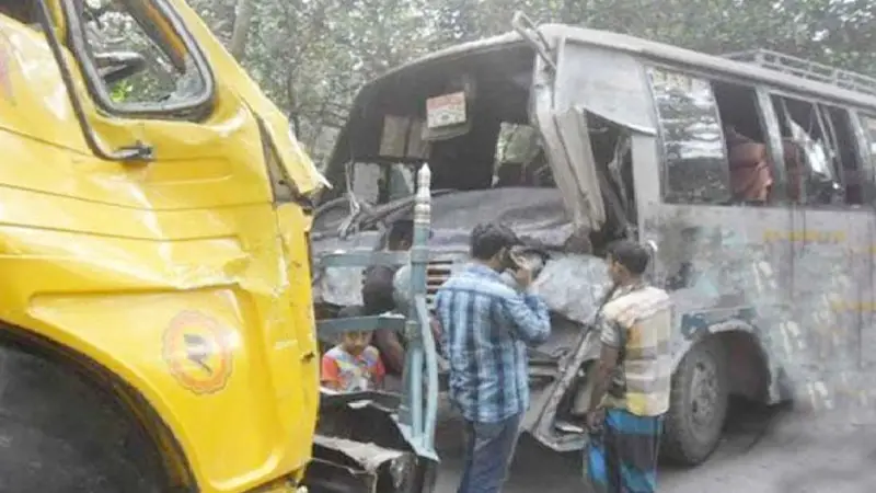 নরসিংদীতে বাস ও পিকআপভ্যানের সংঘর্ষে নিহত ৩