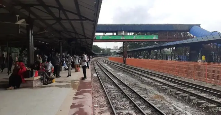 আজ থেকে ঢাকাগামী ৭ ট্রেন থামবে না বিমানবন্দর স্টেশনে আজ থেকে ঢাকাগামী ৭ ট্রেন থামবে না বিমানবন্দর স্টেশনে