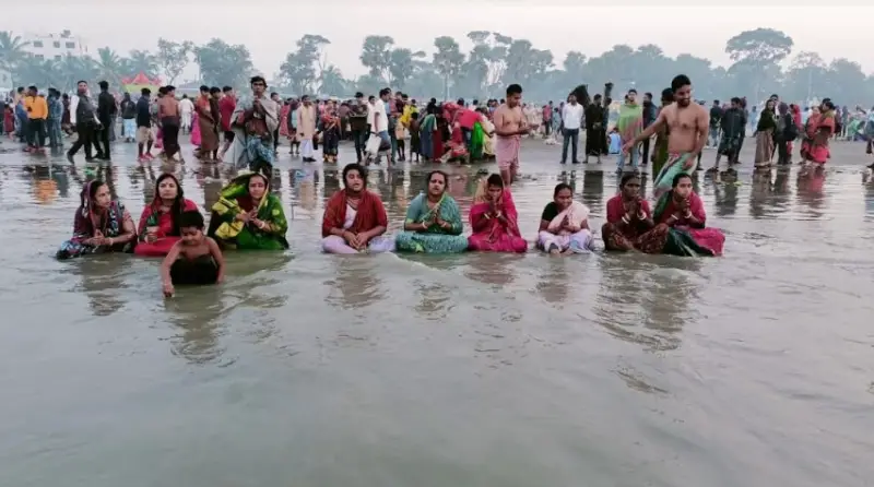 কলাপাড়ায় পাঁচদিনের রাসমেলা শুরু, কুয়াকাটায় ভক্তের ঢল 