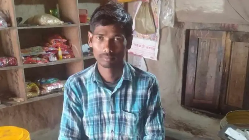 বিশ্ববিদ্যালয়ে এমএ করেও মেলেনি চাকরি, বাধ্য হয়েই মুদি দোকানী বিশ্ববিদ্যালয়ে এমএ করেও মেলেনি চাকরি, বাধ্য হয়েই মুদি দোকানী