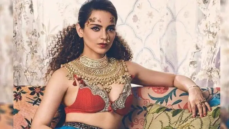 ডেঙ্গু জ্বর নিয়েই শুটিংয়ে কঙ্গনা ডেঙ্গু জ্বর নিয়েই শুটিংয়ে কঙ্গনা