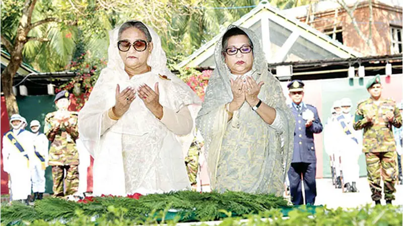 টুঙ্গিপাড়ায় বঙ্গবন্ধুর সমাধিতে দুই বোনের শ্রদ্ধা টুঙ্গিপাড়ায় বঙ্গবন্ধুর সমাধিতে দুই বোনের শ্রদ্ধা