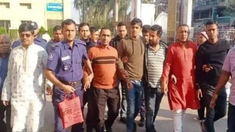 বাকেরগঞ্জে ককটেল বিস্ফোরণ, গ্রেফতার -৩ বাকেরগঞ্জে ককটেল বিস্ফোরণ, গ্রেফতার -৩